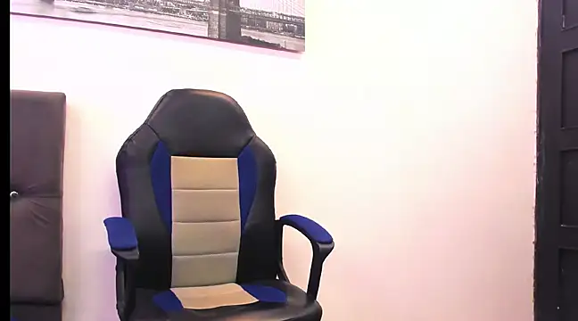 Snapshot of carlos_alber12 chatting on March 16, 6:01 pm carlos alber12 online show from March 16, 6:01 pm