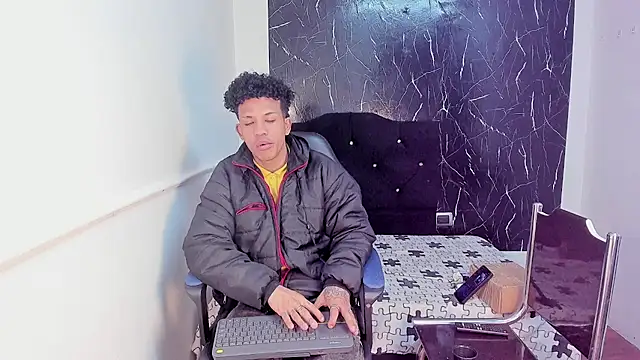 Snapshot of carlos_alber12 chatting on October 22, 12:04 pm carlos alber12 online show from October 22, 12:04 pm