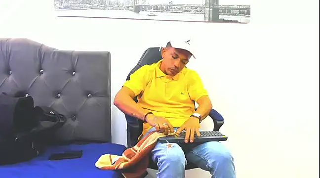 Snapshot of carlos_alber12 chatting on March 15, 6:21 pm carlos alber12 online show from March 15, 6:21 pm