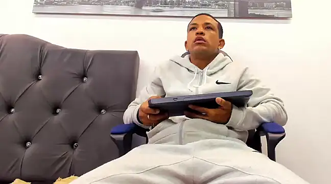 Snapshot of carlos_alber12 chatting on March 5, 7:17 pm carlos alber12 online show from March 5, 7:17 pm