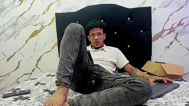 Snapshot of carlos_alber12 chatting on September 19, 1:48 pm carlos alber12 online show from September 19, 1:48 pm