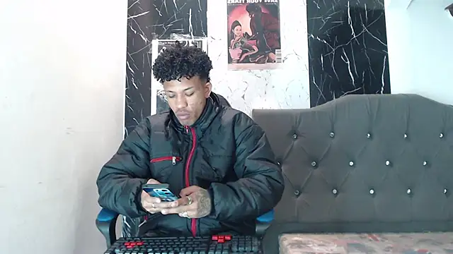 Snapshot of carlos_alber12 chatting on October 17, 1:02 pm carlos alber12 online show from October 17, 1:02 pm