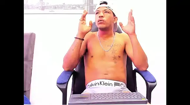 Snapshot of carlos_alber12 chatting on March 20, 3:04 pm carlos alber12 online show from March 20, 3:04 pm