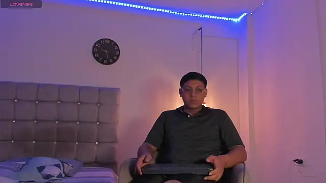 Tylerdrdn online show from October 28, 5:39 am