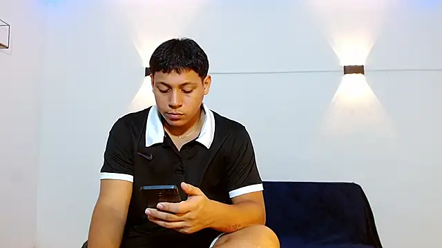 Tylerdrdn online show from November 7, 9:41 pm