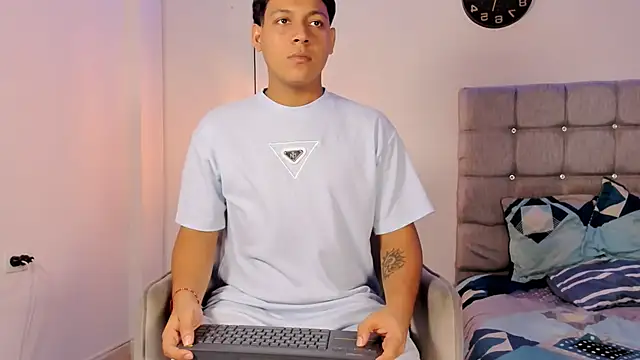 Tylerdrdn online show from November 9, 6:17 am