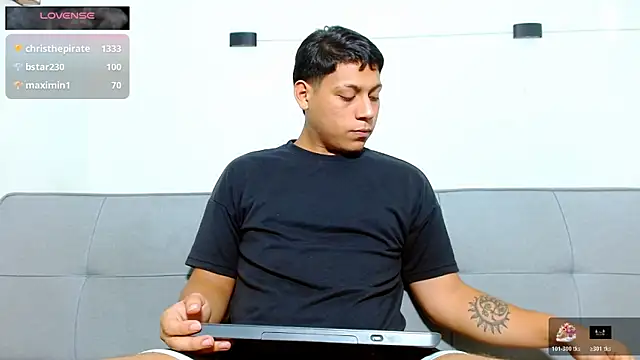 Tylerdrdn online show from November 22, 9:46 pm