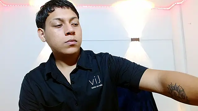 Tylerdrdn online show from December 1, 11:27 pm