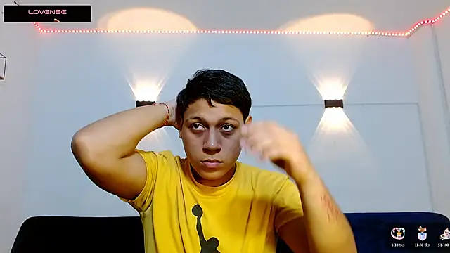 Tylerdrdn online show from November 26, 7:14 pm