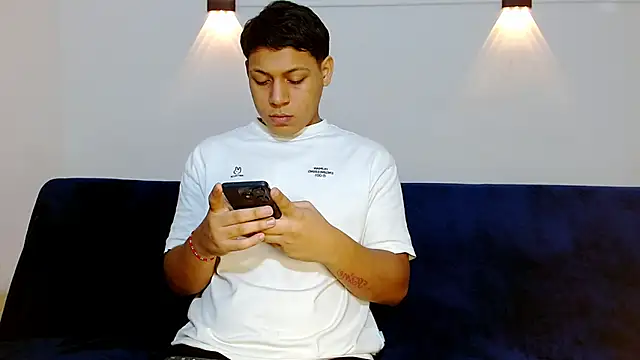 Tylerdrdn online show from November 19, 3:56 pm