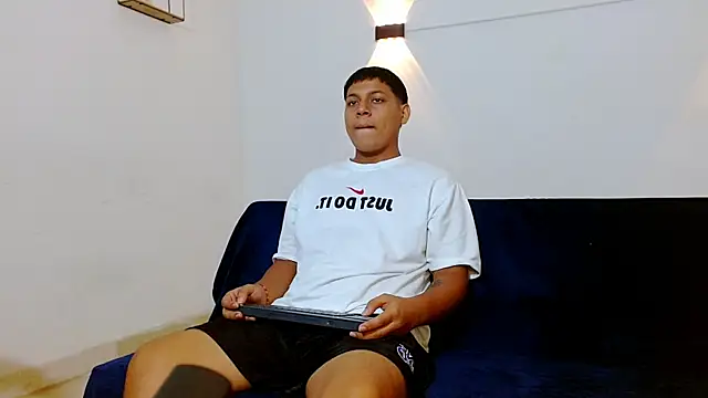 Tylerdrdn online show from October 30, 9:01 pm