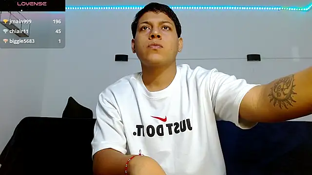 Tylerdrdn online show from November 28, 9:37 pm