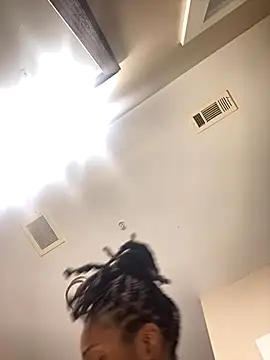 theprettysoles online show from December 4, 3:44 pm