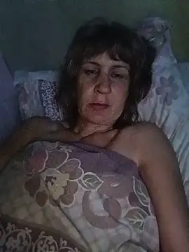 Laura Kiss online show from June 12, 9:01 pm