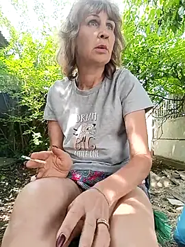 Laura Kiss online show from June 16, 10:59 am