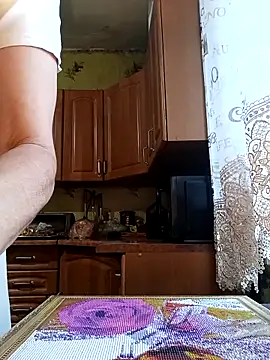 Laura Kiss online show from December 19, 9:00 am