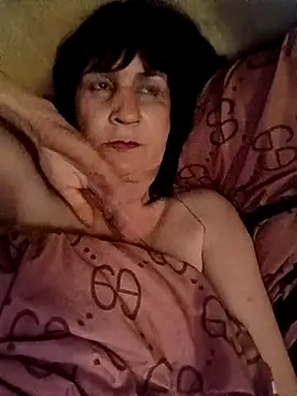 Laura Kiss online show from April 20, 10:11 pm