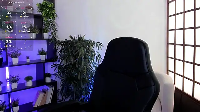 Snapshot of KristineBeauty chatting on December 4, 8:13 am KristineBeauty online show from December 4, 8:13 am