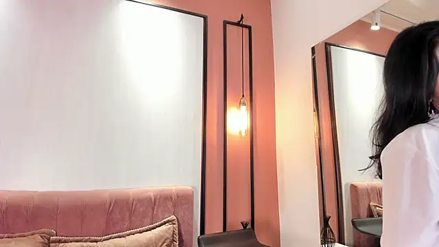Snapshot of fiorella_paris chatting on March 6, 4:19 am fiorella paris online show from March 6, 4:19 am