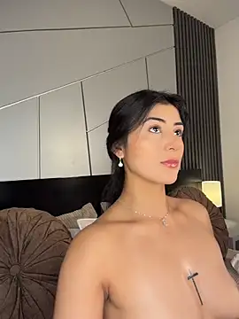 fiorella paris online show from February 28, 9:03 pm