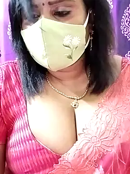 Snapshot of Queenflowerr chatting on October 25, 5:13 pm Queenflowerr online show from October 25, 5:13 pm