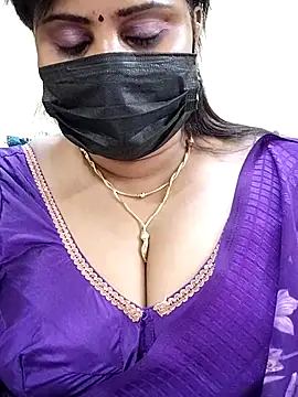 Snapshot of Queenflowerr chatting on March 2, 9:30 pm Queenflowerr online show from March 2, 9:30 pm