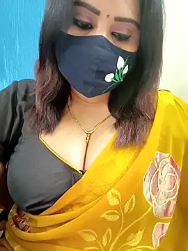 Queenflowerr online show from May 8, 5:50 pm