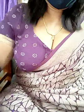 Queenflowerr online show from April 6, 8:15 am