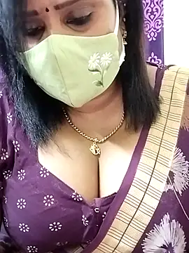 Snapshot of Queenflowerr chatting on October 16, 7:22 pm Queenflowerr online show from October 16, 7:22 pm