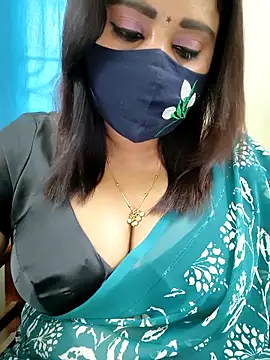 Queenflowerr online show from April 30, 7:26 am