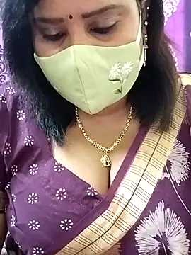 Snapshot of Queenflowerr chatting on October 16, 4:32 am Queenflowerr online show from October 16, 4:32 am