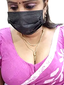 Snapshot of Queenflowerr chatting on February 20, 8:47 pm Queenflowerr online show from February 20, 8:47 pm