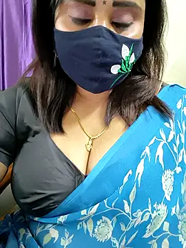 Queenflowerr online show from April 9, 3:29 pm