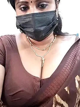 Snapshot of Queenflowerr chatting on March 21, 10:17 am Queenflowerr online show from March 21, 10:17 am