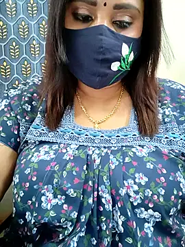 Queenflowerr online show from April 23, 6:20 pm