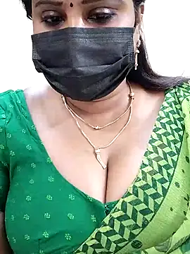 Snapshot of Queenflowerr chatting on February 13, 2:56 am Queenflowerr online show from February 13, 2:56 am