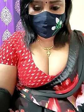 Queenflowerr online show from November 10, 4:12 pm