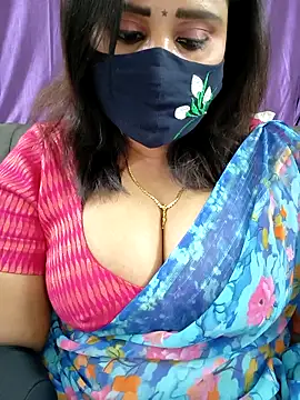 Queenflowerr online show from April 5, 4:35 pm