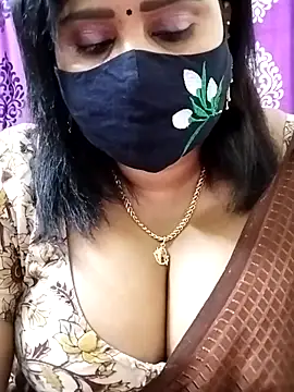 Snapshot of Queenflowerr chatting on November 1, 8:19 am Queenflowerr online show from November 1, 8:19 am