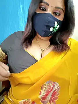 Queenflowerr online show from May 5, 6:55 pm