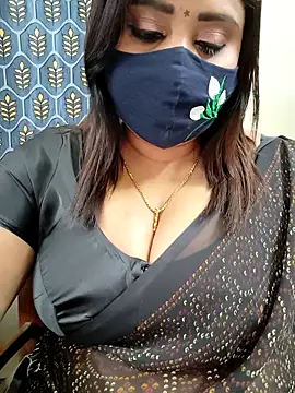 Queenflowerr online show from April 25, 4:48 pm