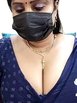 Snapshot of Queenflowerr chatting on March 4, 5:00 am Queenflowerr online show from March 4, 5:00 am