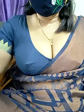 Queenflowerr online show from March 5, 7:43 pm