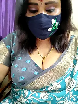 Queenflowerr online show from March 28, 4:52 pm