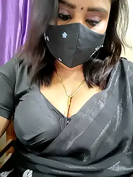 Queenflowerr online show from March 29, 4:52 pm