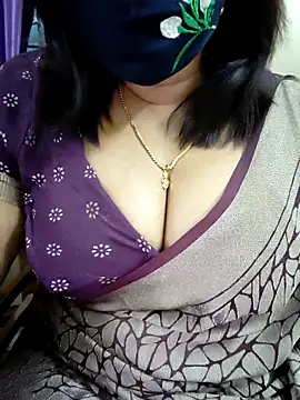 Queenflowerr online show from March 18, 11:27 pm