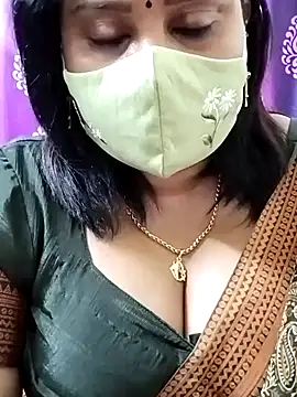 Snapshot of Queenflowerr chatting on October 25, 4:22 am Queenflowerr online show from October 25, 4:22 am