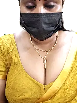 Snapshot of Queenflowerr chatting on March 20, 8:08 pm Queenflowerr online show from March 20, 8:08 pm