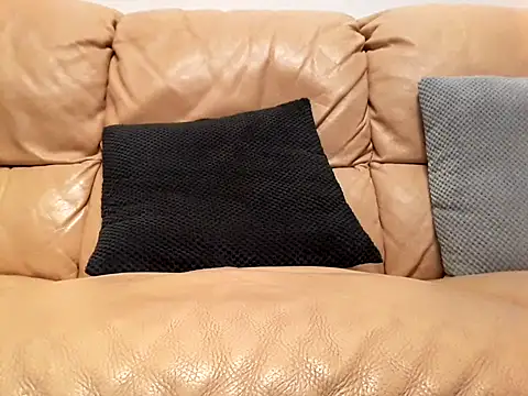 Snapshot of Berniwix2 chatting on October 27, 5:52 am Berniwix2 online show from October 27, 5:52 am