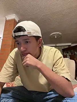 Snapshot of sebaxx8_ chatting on February 24, 1:46 am sebaxx8 online show from February 24, 1:46 am